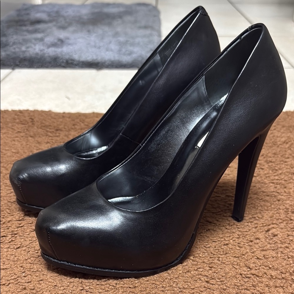 Simply Vera Vera Wang Black Classic Heels
